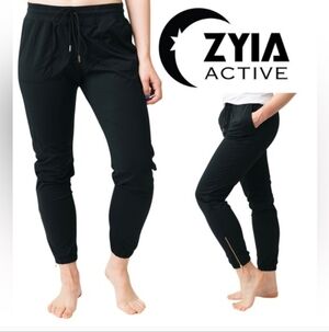 Zyia Active Black Peak Zipper Joggers - Size Medium Fits Like US 6 Gold Zip EUC✨